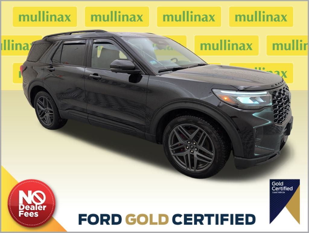 2025 Ford Explorer ST's photo