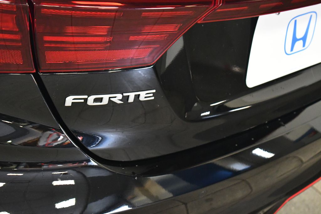 Thumbnail: 2023 Kia Forte - 6