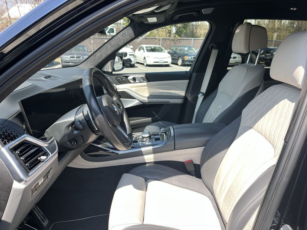 Thumbnail: 2023 BMW X7 - 11