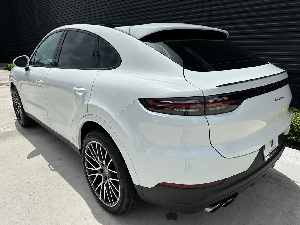 Thumbnail: 2022 Porsche  - 3