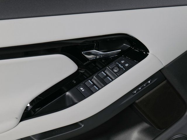 New 2026 White Land Rover Hoxton Edition image 27