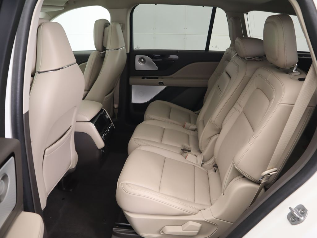 Thumbnail: 2023 Lincoln Aviator - 22