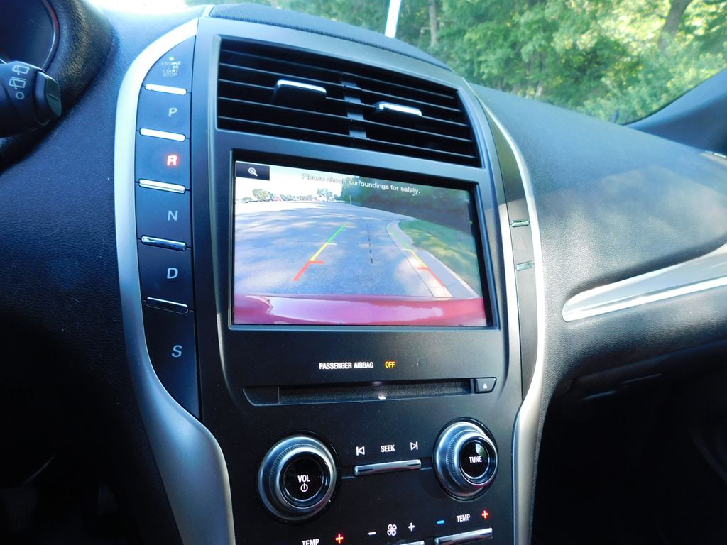 Thumbnail: 2015 Lincoln MKC - 10