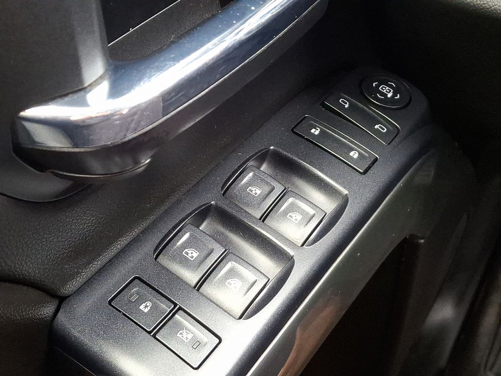 Thumbnail: 2017 Chevrolet Silverado 1500 - 26