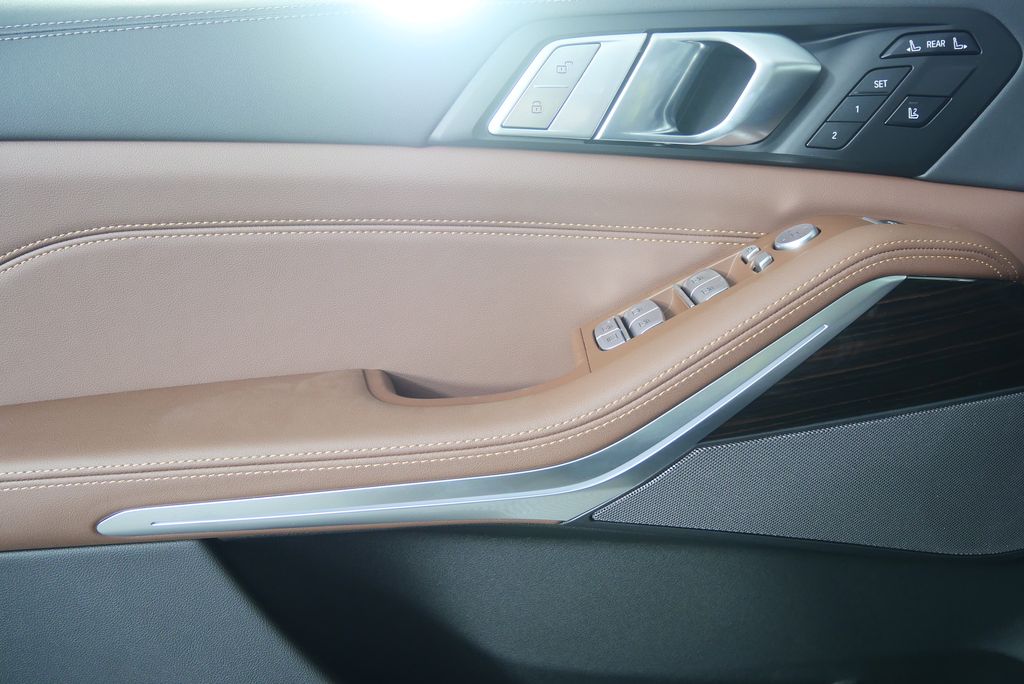 Thumbnail: 2026 BMW X7 - 8