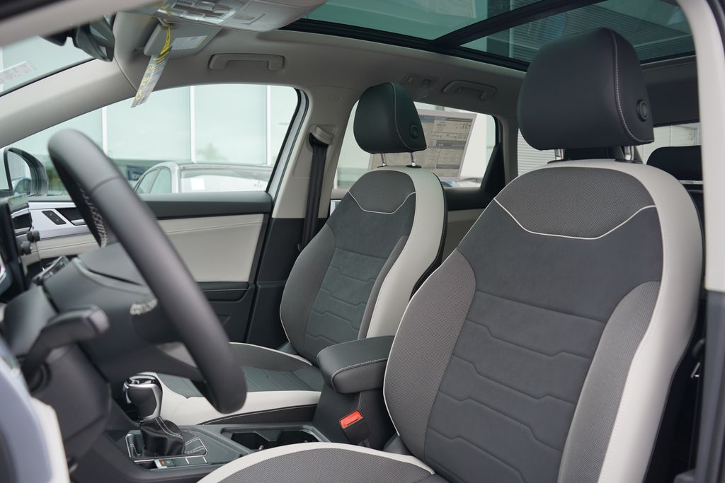 2025 Volkswagen Taos SE 7