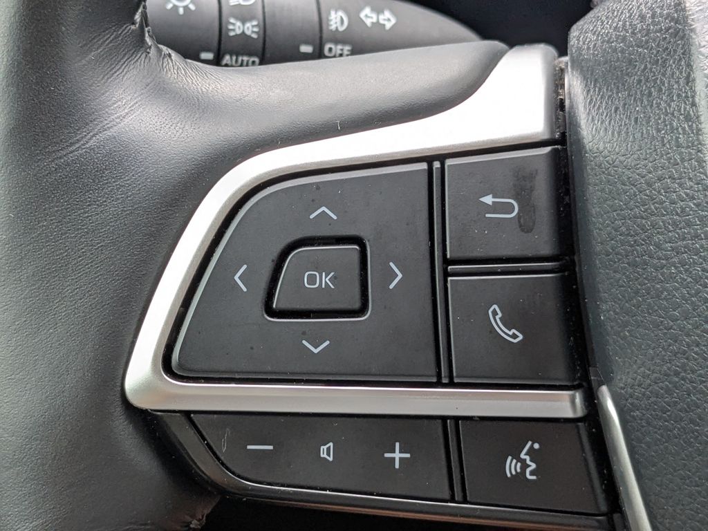 Used 2023 Toyota Highlander SUV