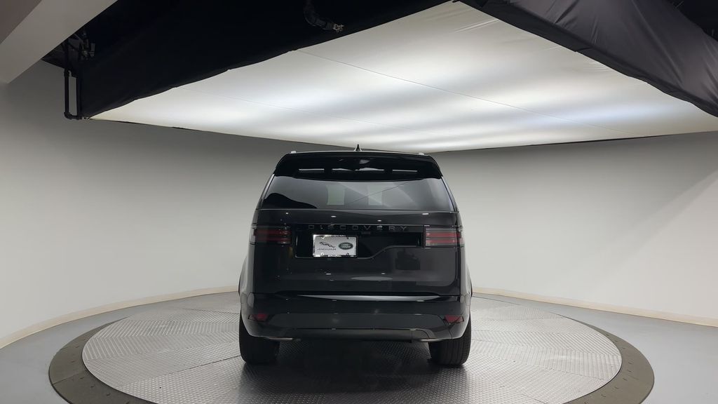 2024 Land Rover Discovery Dynamic SE 7