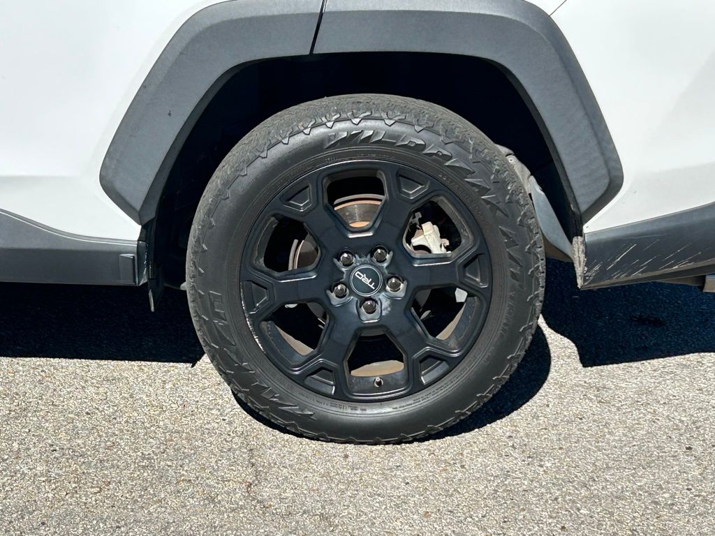 Thumbnail: 2020 Toyota RAV4 - 9