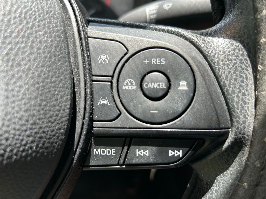 2023 Toyota Corolla LE 23