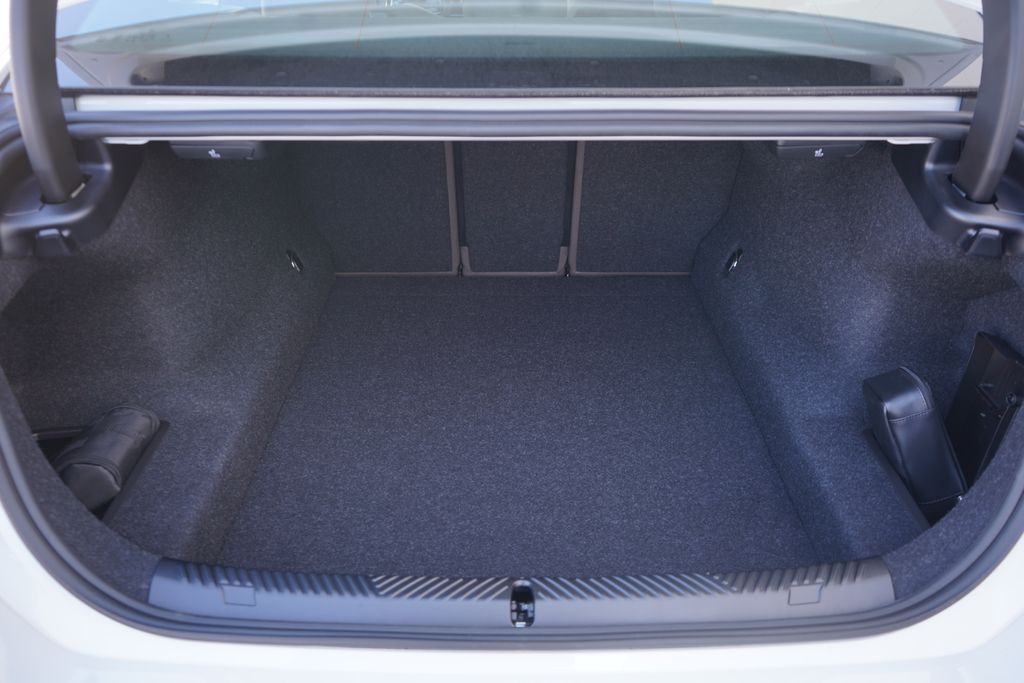 Thumbnail: 2025 BMW 5 Series - 21