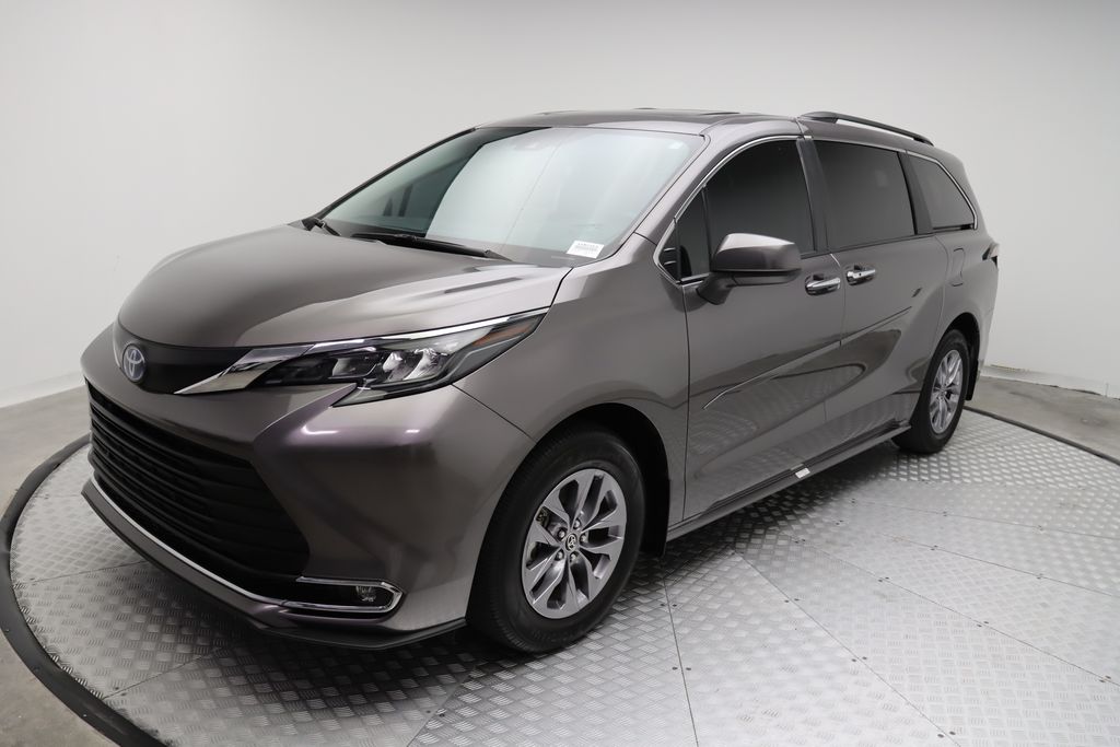2024 Toyota Sienna XLE -
                West Palm Beach, FL