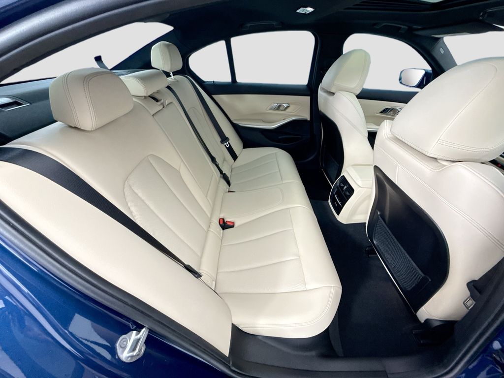 Thumbnail: 2023 BMW 3 Series - 21