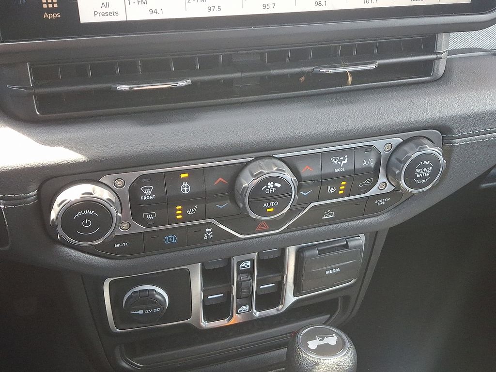 2024 Jeep Wrangler Sahara 4xe 16