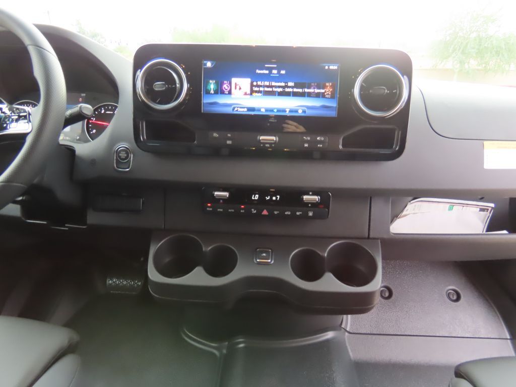 Thumbnail: 2025 Mercedes-Benz Sprinter - 14