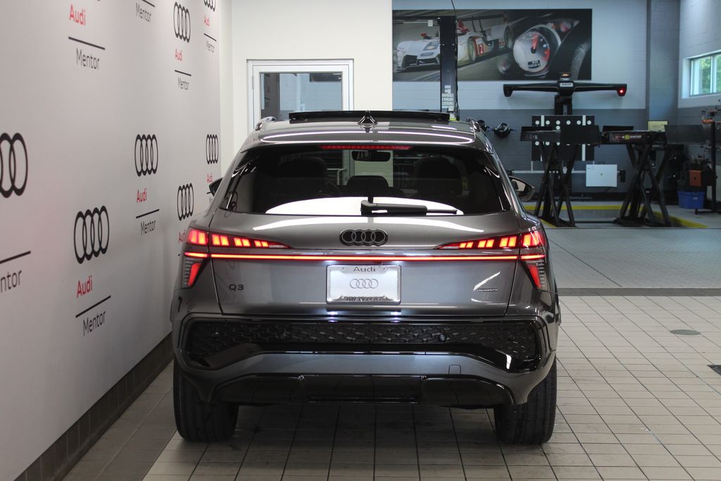 Thumbnail: 2026 Audi Q3 - 5