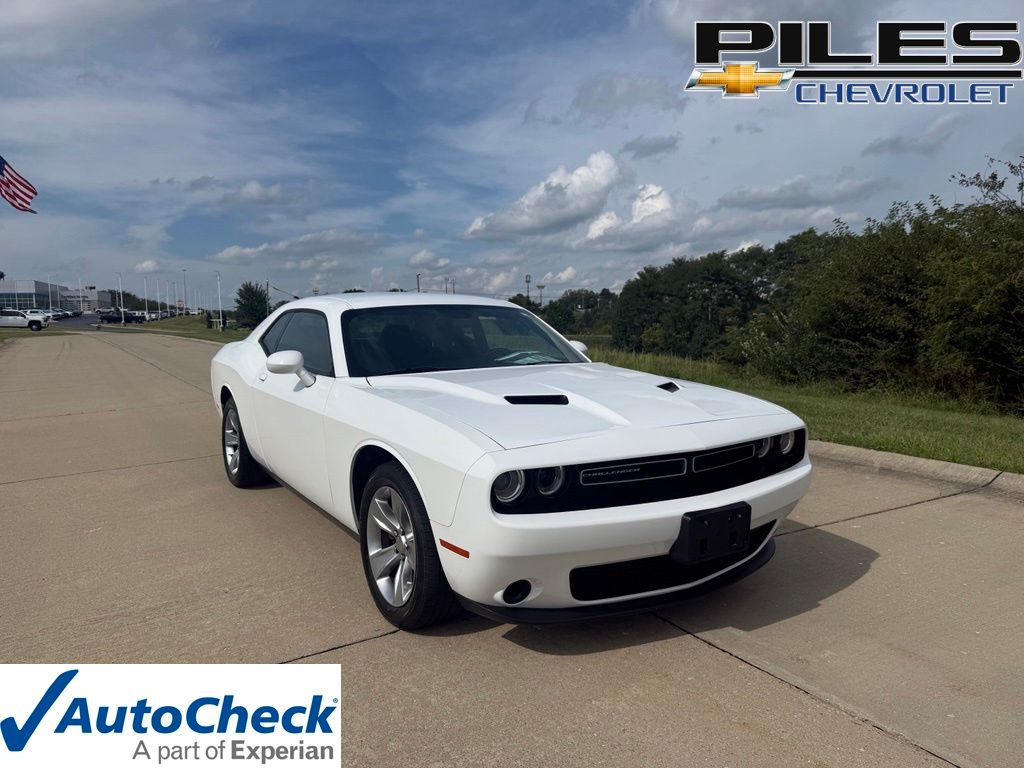 Bright White Clearcoat 2016 Dodge Challenger Coupe Rear-Wheel Drive 8-Speed Automatic