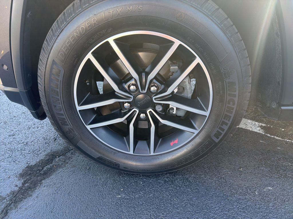 Thumbnail: 2019 Jeep Grand Cherokee - 10