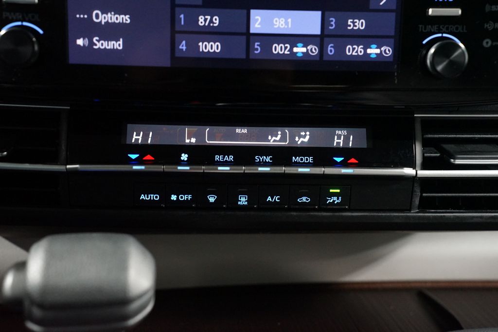 Thumbnail: 2024 Toyota Sienna - 19