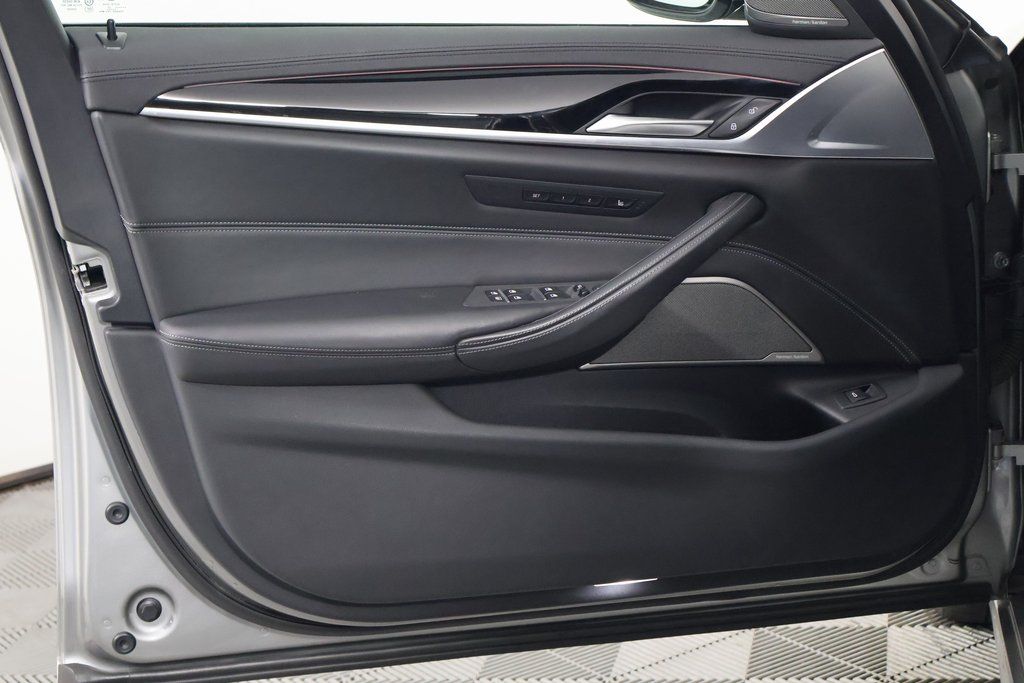 Thumbnail: 2022 BMW M5 - 12