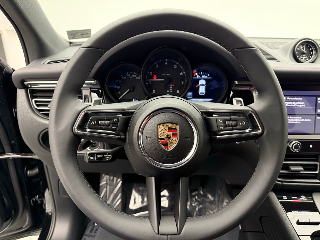 Thumbnail: 2025 Porsche Macan - 12