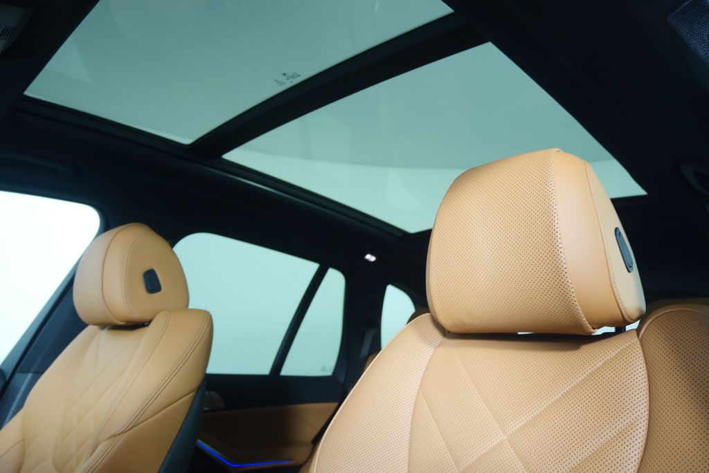 Thumbnail: 2023 BMW X5 - 11