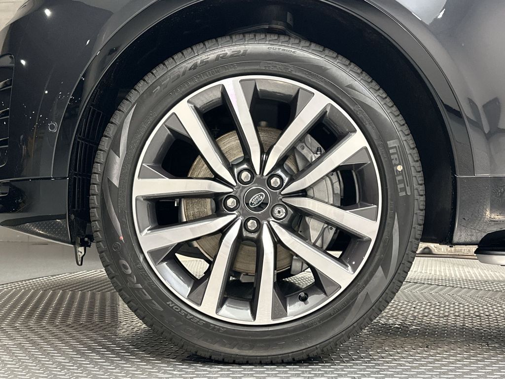 2024 Land Rover Discovery Dynamic SE 10