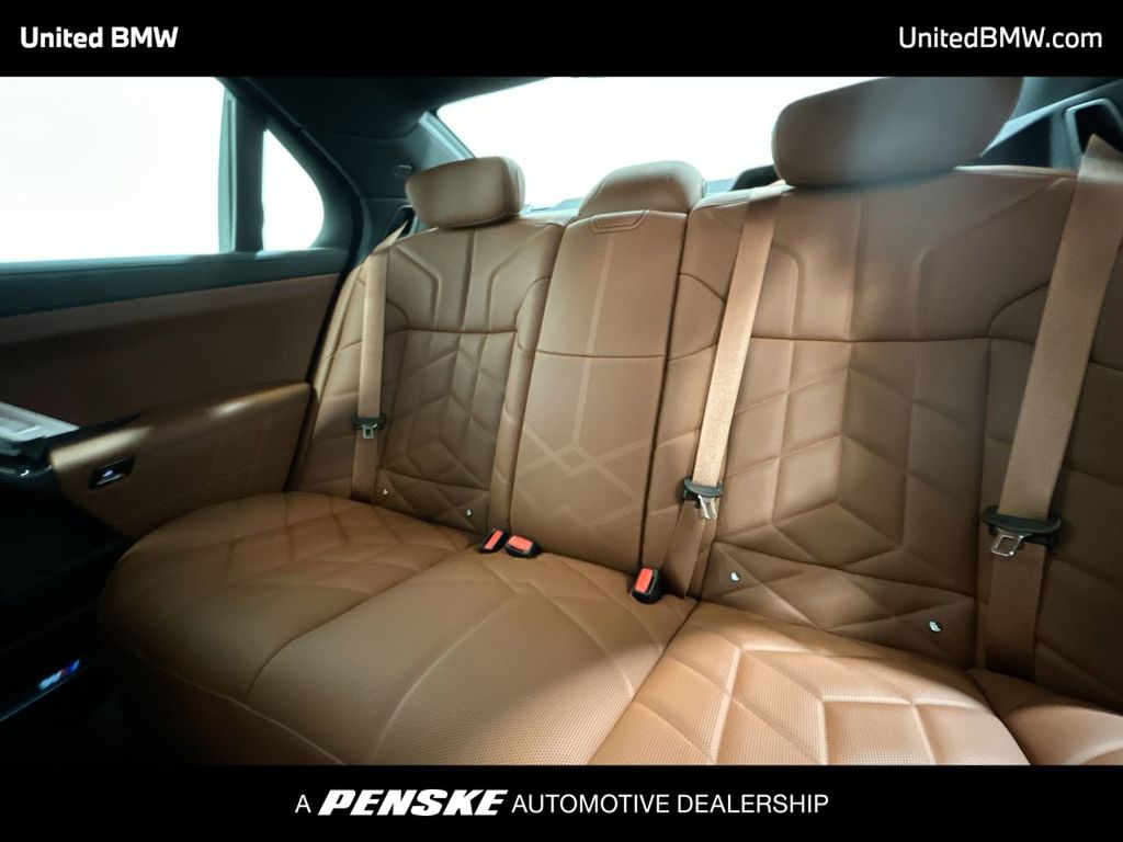 Thumbnail: 2025 BMW 7 Series - 21