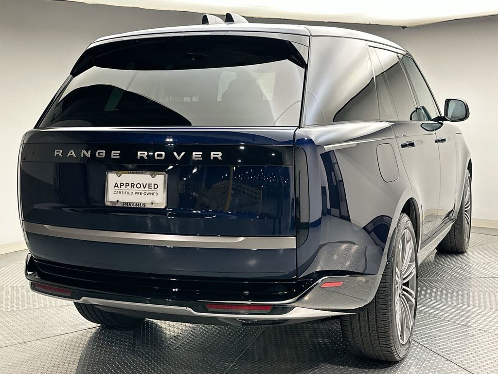 2023 Land Rover Range Rover SE 13