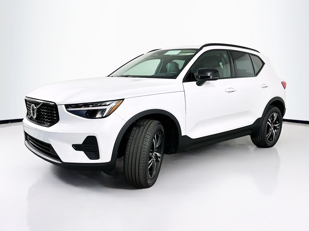 2026 Volvo XC40 B5 Core