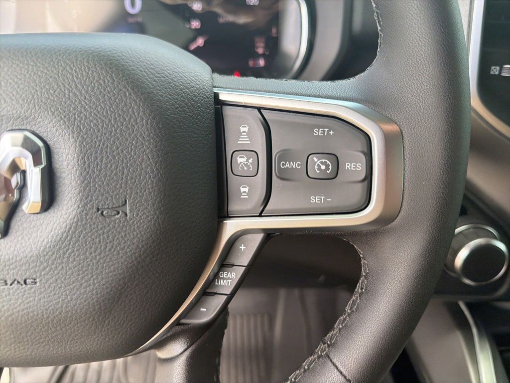 2025 Ram 1500 Big Horn Crew Cab 4x4 5'7" Box