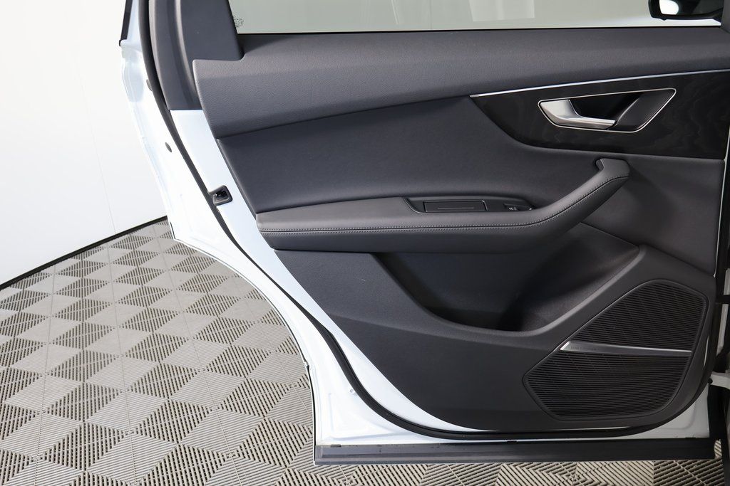 Thumbnail: 2023 Audi Q7 - 13