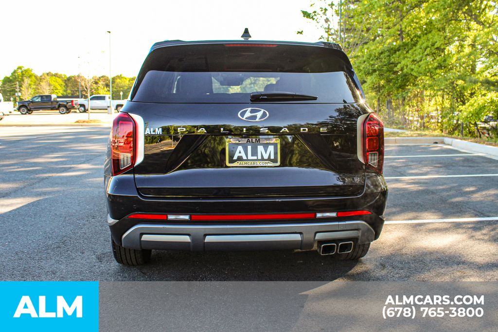 Used 2025 Black Hyundai SEL image 11