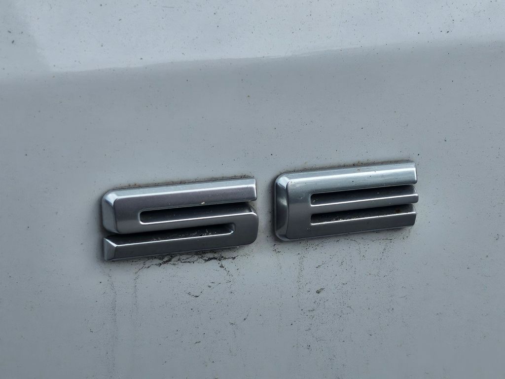 2020 Oxford White Ford Escape SE FWD SUV