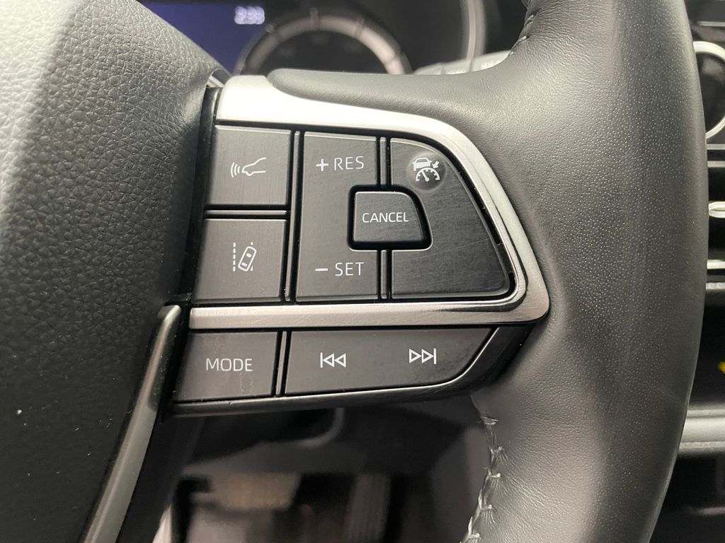 Thumbnail: 2023 Toyota Highlander - 22