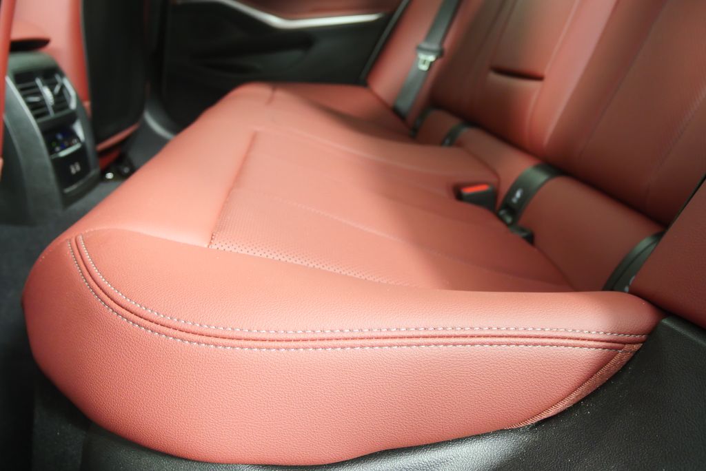 Thumbnail: 2025 BMW 3 Series - 14