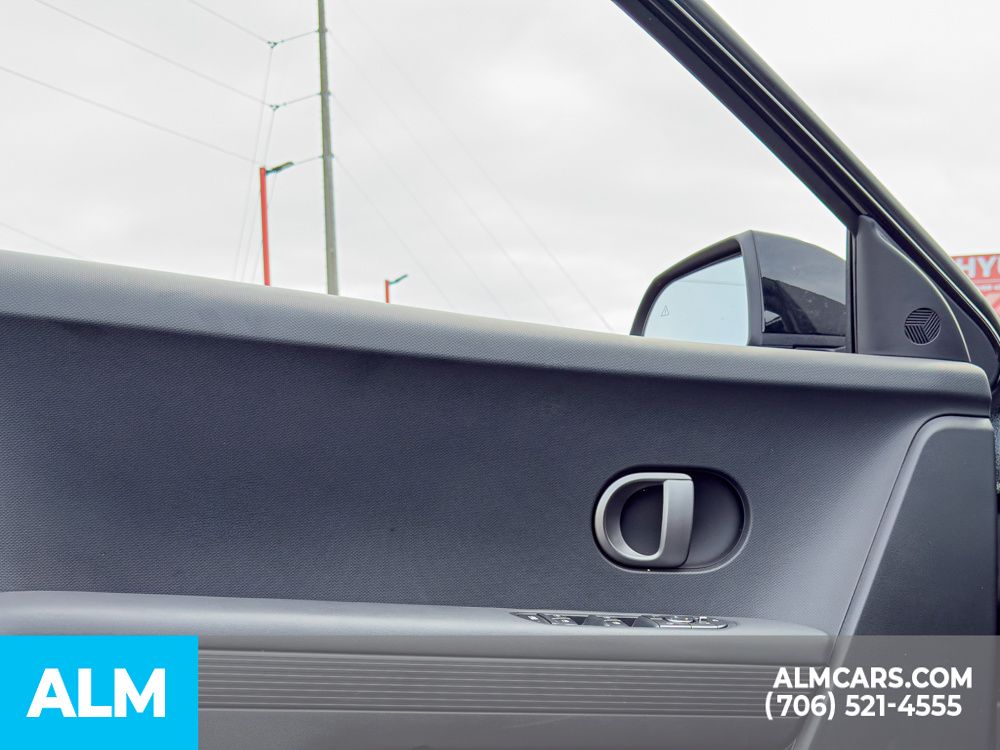 Used 2025 Abyss Black Hyundai SEL image 11