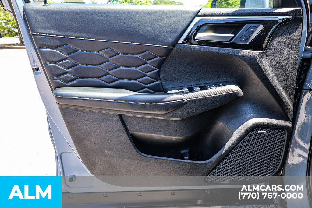 Used 2025 Silver Mitsubishi SEL/MT Certified/7 Seats image 49
