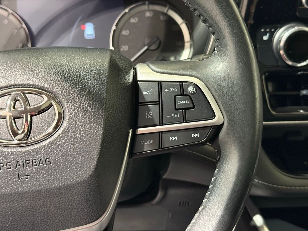 Thumbnail: 2023 Toyota Highlander - 27