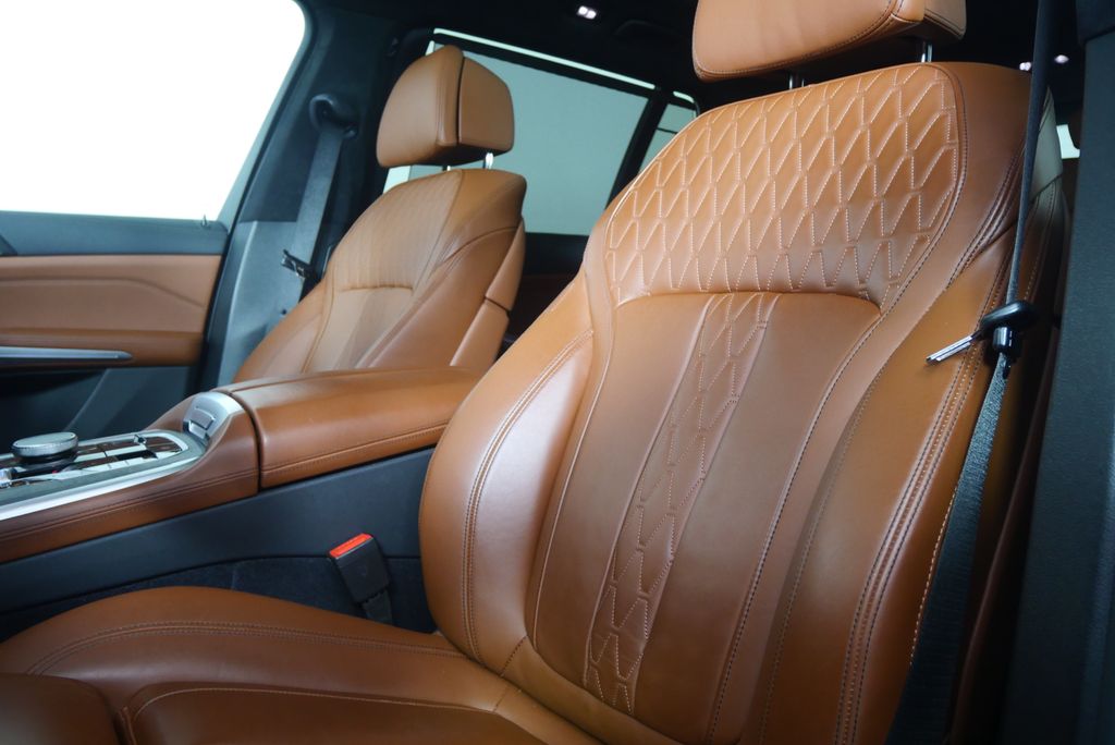 Thumbnail: 2024 BMW X7 - 10