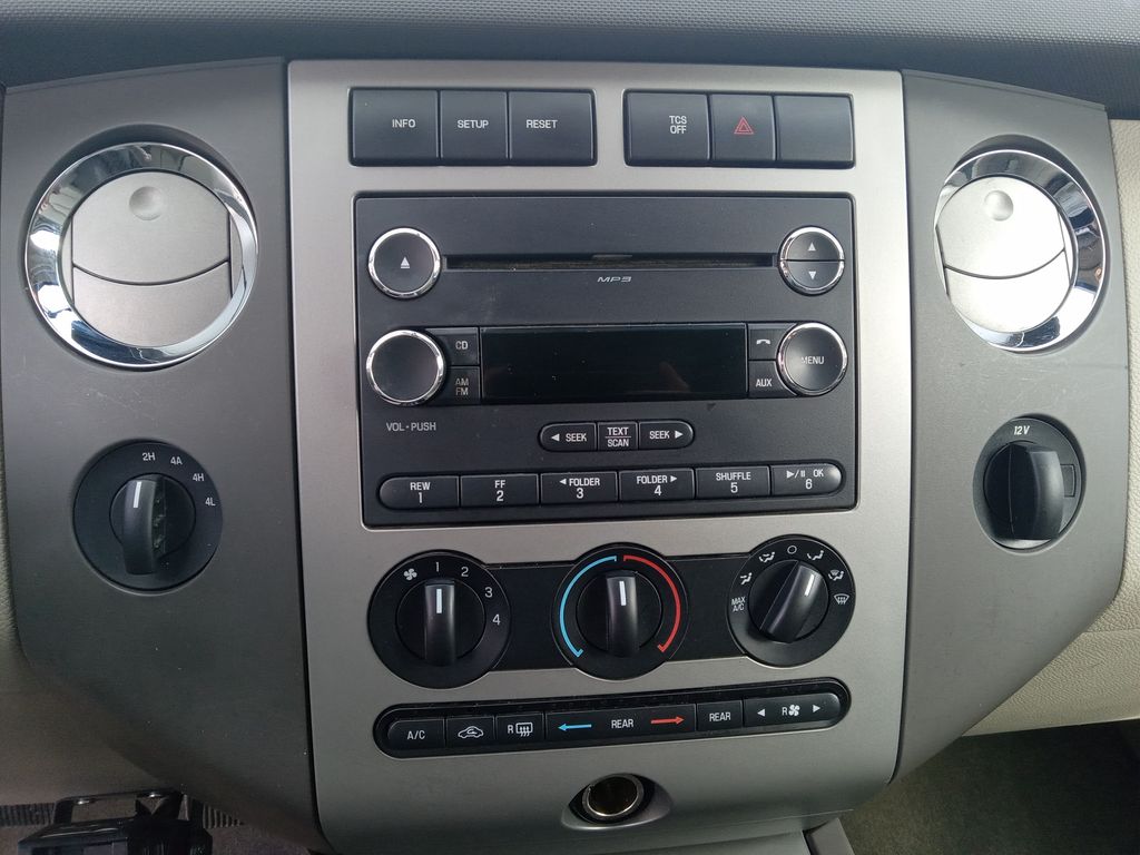 2014 Ingot Silver Metallic Ford Expedition XLT 4X4 SUV