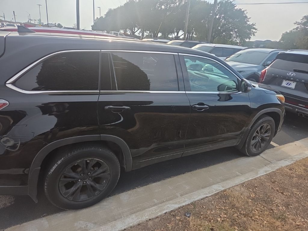 Thumbnail: 2015 Toyota Highlander - 8