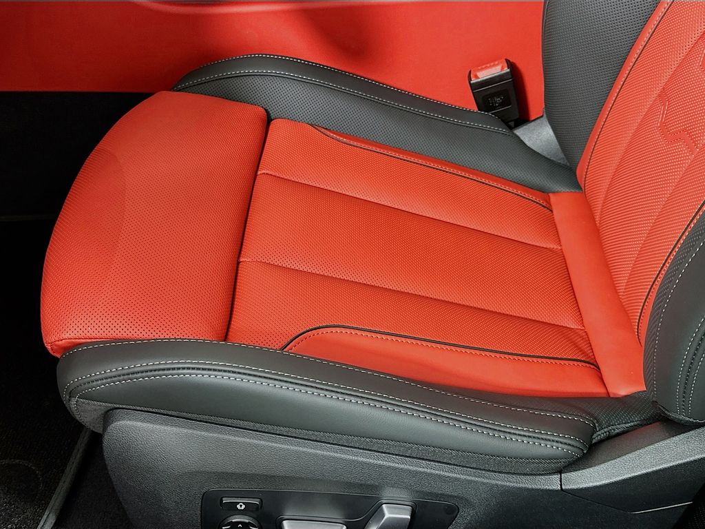 Thumbnail: 2026 BMW 8 Series - 21