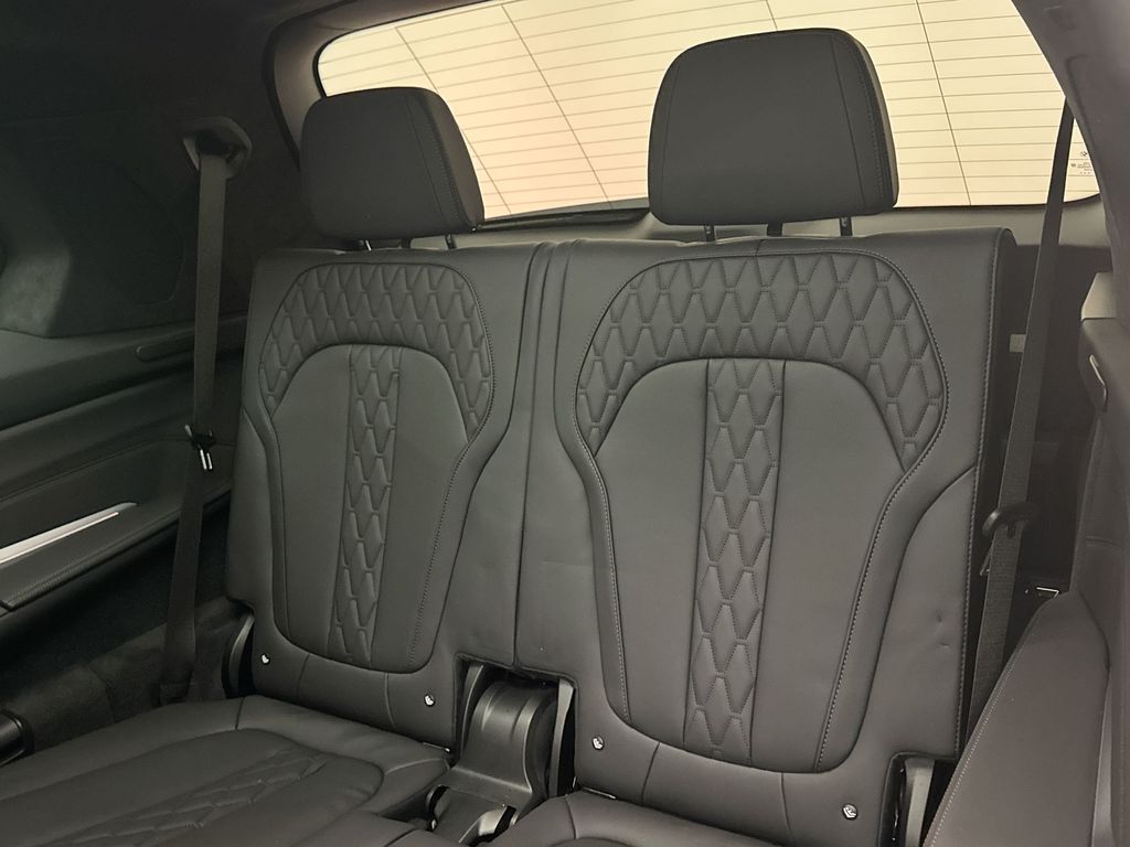 2023 BMW X7 M60i 16