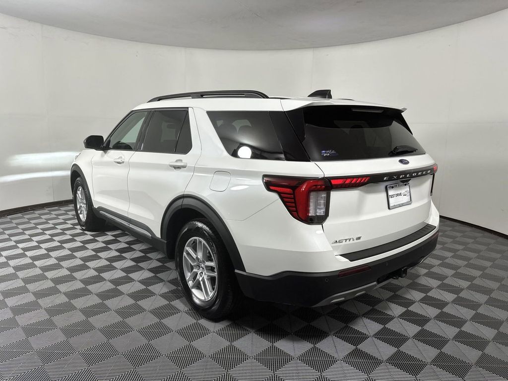 2025 Ford Explorer Active 5