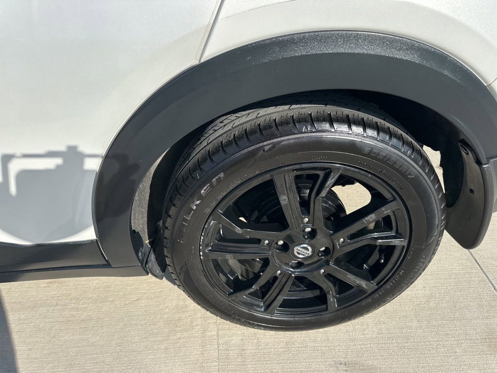 2020 Aspen White/Super Black Nissan Kicks SR FWD SUV