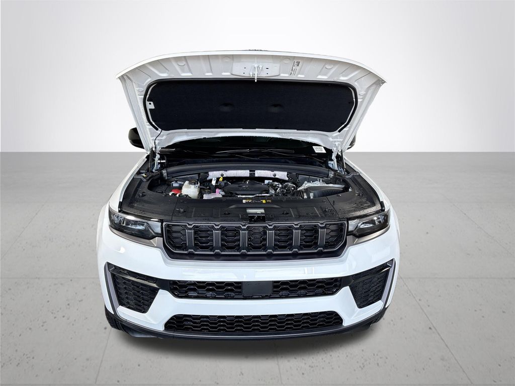 2026 Jeep Grand Cherokee Altitude