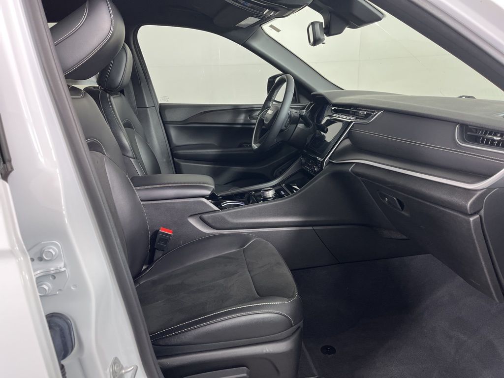 Thumbnail: 2023 Jeep Grand Cherokee L - 8