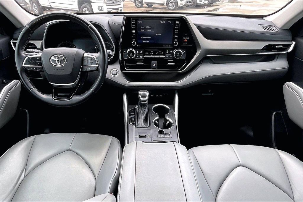 Used 2021 Toyota Highlander XLE 4D Sport Utility