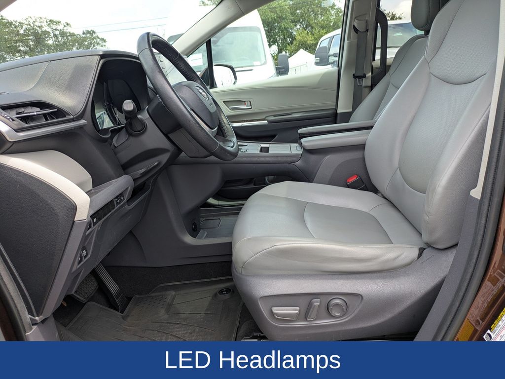 2021 Toyota Sienna XLE